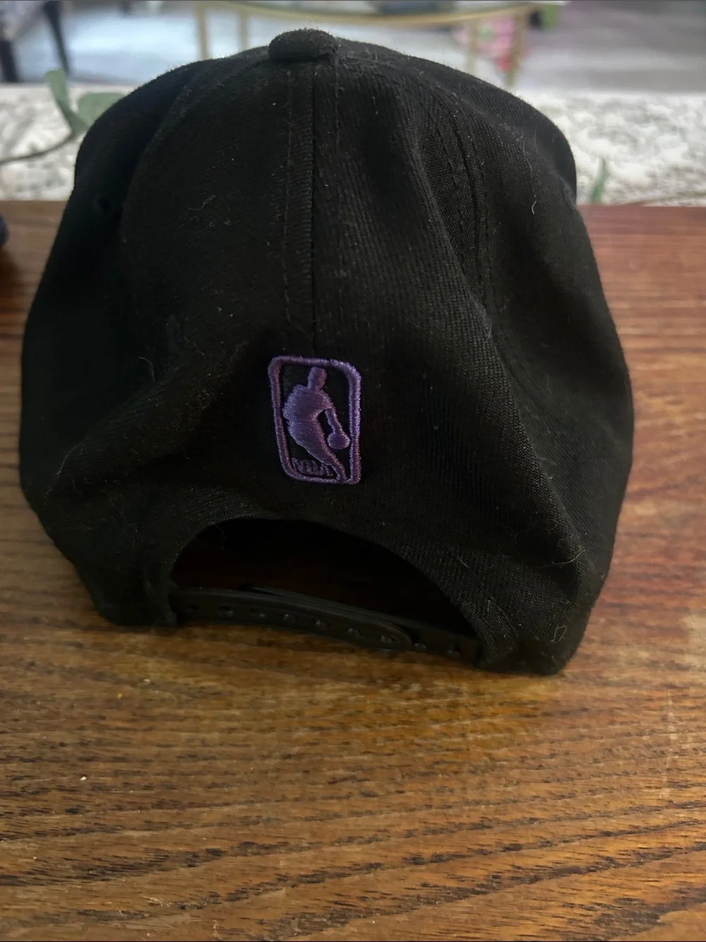 New Era Black Los Angeles Lakers Embroidered Snapback Hat